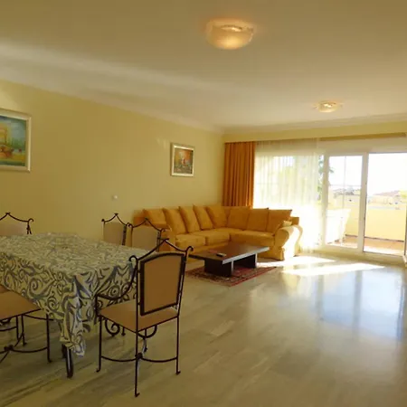 Cabopino, Mimosas Lägenhet
